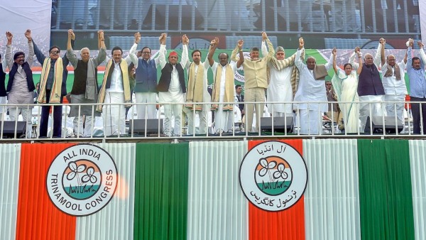সবাই এককাট্টা কেন্দ্রের বিরুদ্ধে