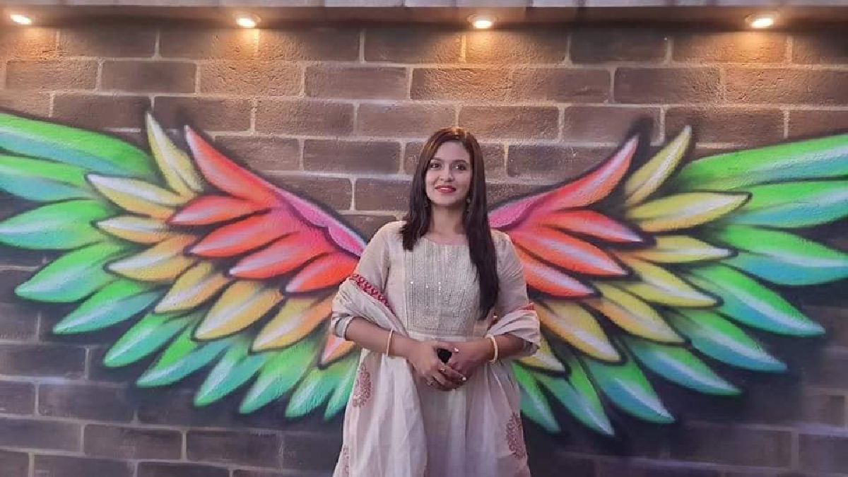 কৌশানী নেল পার্লারে, প্রিয়াঙ্কা ধাবায় কৌশানী নেল পার্লারে, প্রিয়াঙ্কা ধাবায়