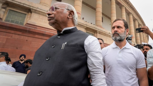 রাহুল গান্ধীর সাংসদ পদ খারিজ রাহুল গান্ধীর সাংসদ পদ খারিজ