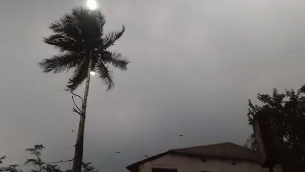 ধেয়ে আসছে ঝড় ধেয়ে আসছে ঝড়