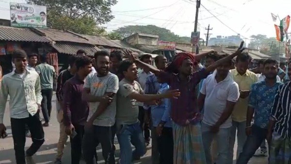 প্রথম থেকেই ফলে খুশি বায়রন প্রথম থেকেই ফলে খুশি বায়রন