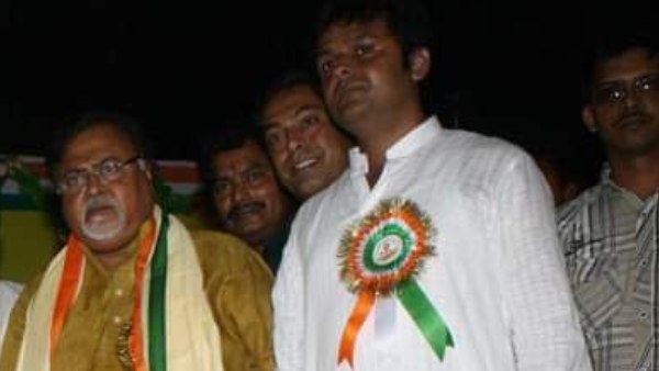 একাধিক অ্যাডমিট কার্ড উদ্ধার হয় 