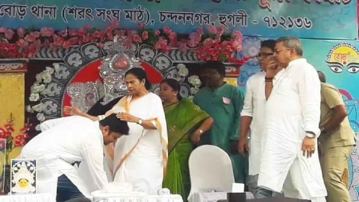 ইন্দ্রনীল-ঘনিষ্ঠ শান্তনু মুখ্যমন্ত্রীর আশীর্বাদ নেন