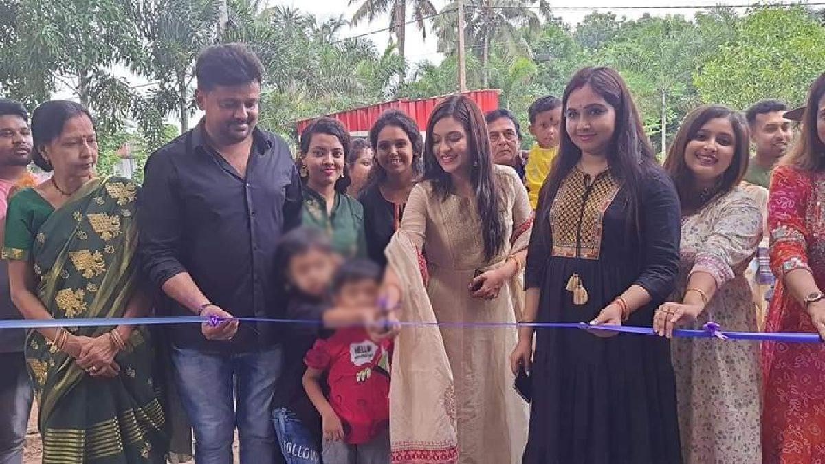 শান্তনুর ধাবা উদ্বোধনে প্রিয়াঙ্কা সরকার