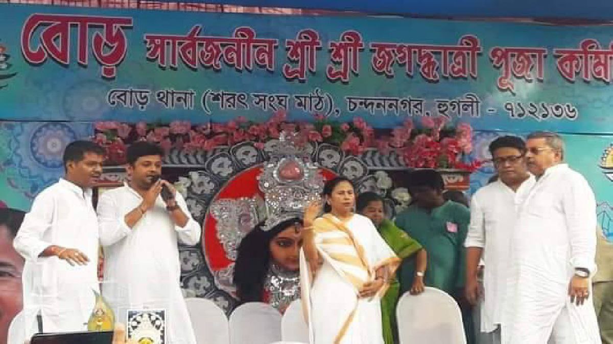 সোশ্যাল মিডিয়ায় ঝড়