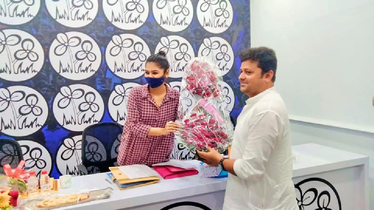 সায়নী ঘোষের সঙ্গে সাক্ষাৎ