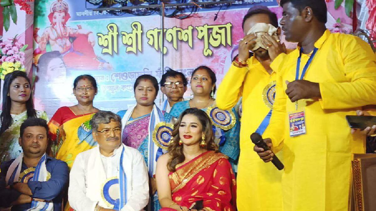 দলীয় কর্মসূচি থেকে গণেশ পুজো! মঞ্চে সায়ন্তিকা-শান্তনু