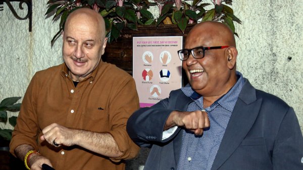 কী জানালেন অনুপম খের কী জানালেন অনুপম খের
