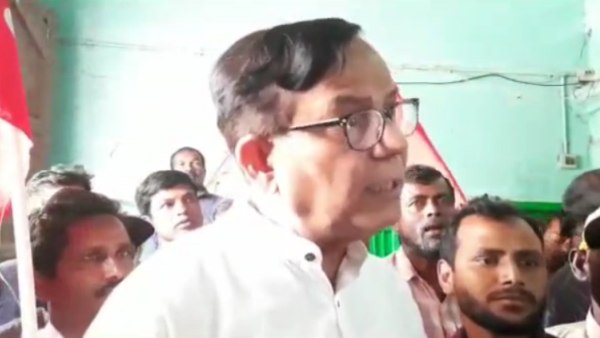 বাঁচতে হলে তৃণমূলের ঝান্ডা ছাড়তে হবে