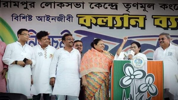 অভিষেক ঘনিষ্ঠতা