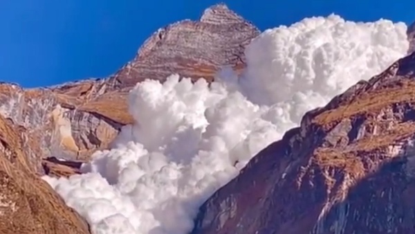 নেপালে প্রকৃতির এক অপূর্ব লীলা নেপালে প্রকৃতির এক অপূর্ব লীলা