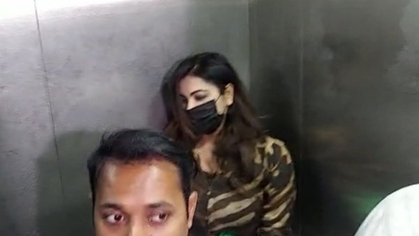 টাকা ফেরালেন বনি-সোমা টাকা ফেরালেন বনি-সোমা
