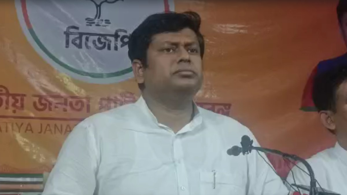 তিন মহিলার দণ্ডি কেটে তৃণমূলে ফেরা আদিবাসীদের অপমান তিন মহিলার দণ্ডি কেটে তৃণমূলে ফেরা আদিবাসীদের অপমান