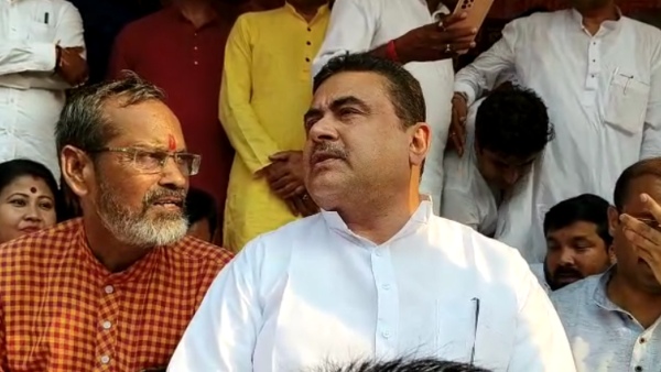 বিপাকে পড়ে মুখ্যমন্ত্রী ব্যাখ্যা