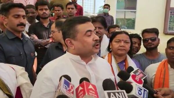 মুখ্যমন্ত্রী নির্দিষ্ট দিনে বিধানসভায় থাকেন না মুখ্যমন্ত্রী নির্দিষ্ট দিনে বিধানসভায় থাকেন না
