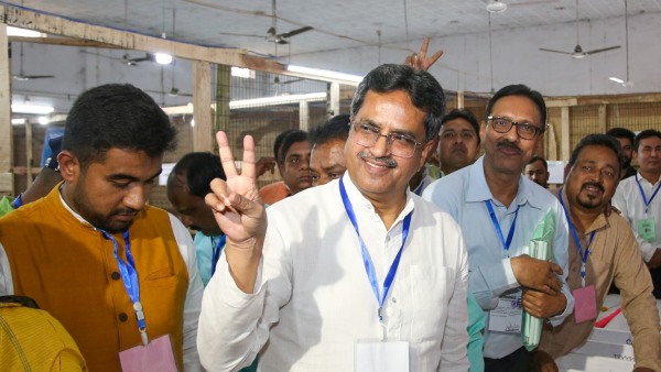 বিজেপিকে এক করতে সফল হন মানিক সাহা