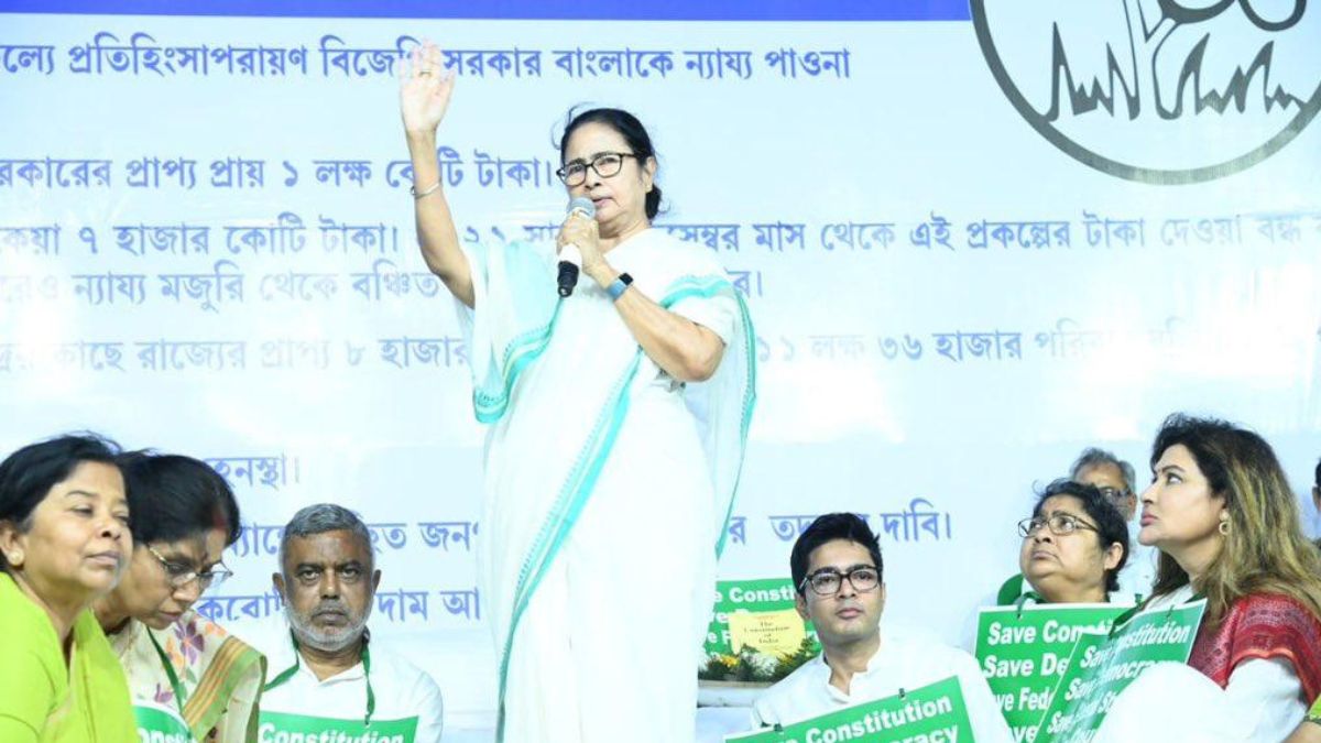 চোর-ডাকাতরাই বসে ডিএর মঞ্চে! বিস্ফোরক মমতা চোর-ডাকাতরাই বসে ডিএর মঞ্চে! বিস্ফোরক মমতা
