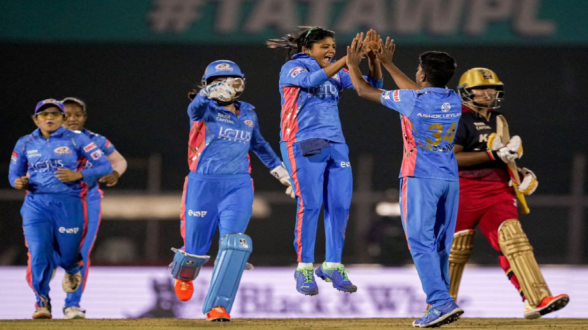 শীর্ষে মুম্বই