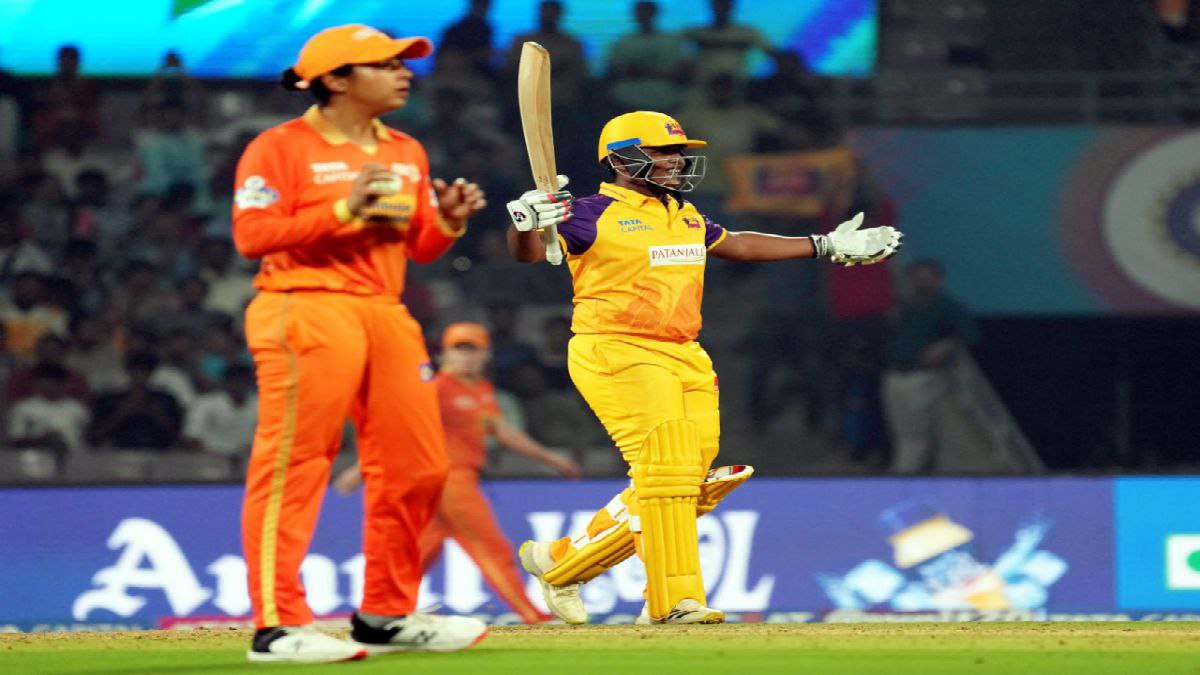 আপ্লুত ক্রিকেটপ্রেমীরা