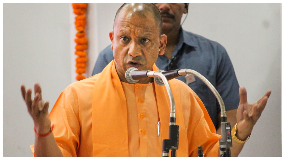 চিনকে ছাড়িয়ে বিশ্বের শক্তিশালী দেশ হওয়া সম্ভব! দেশবাসীকে দায়িত্ব বোঝালেন যোগী আদিত্যনাথ চিনকে ছাড়িয়ে বিশ্বের শক্তিশালী দেশ হওয়া সম্ভব! দেশবাসীকে দায়িত্ব বোঝালেন যোগী আদিত্যনাথ