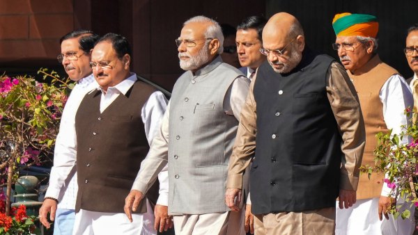 সুপ্রিম কোর্টের নিশানায় মোদী সরকার