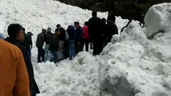 তুষার ধসে