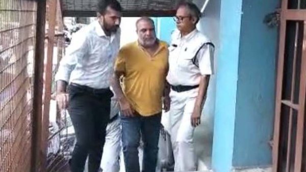 অয়ন শীলের সম্পত্তি দেখে চক্ষু চড়কগাছ আধিকারীকদের অয়ন শীলের সম্পত্তি দেখে চক্ষু চড়কগাছ আধিকারীকদের