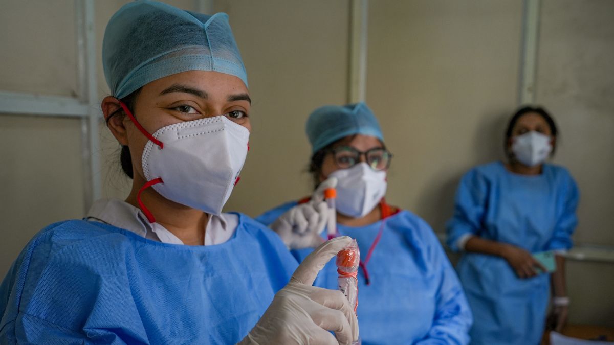 ২৪ ঘন্টায় ১২ হাজারেরও বেশি করোনা আক্রান্ত!