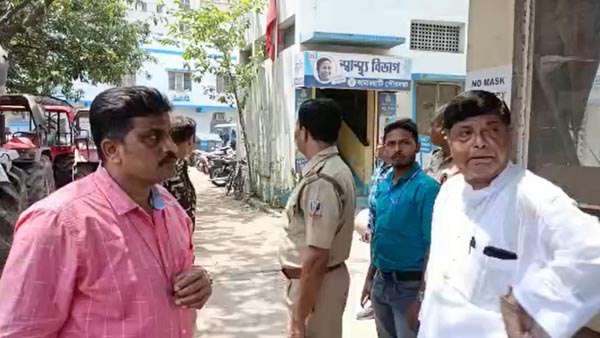 মানস মুখোপাধ্যায়কে মার কামারহাটিতে মানস মুখোপাধ্যায়কে মার কামারহাটিতে