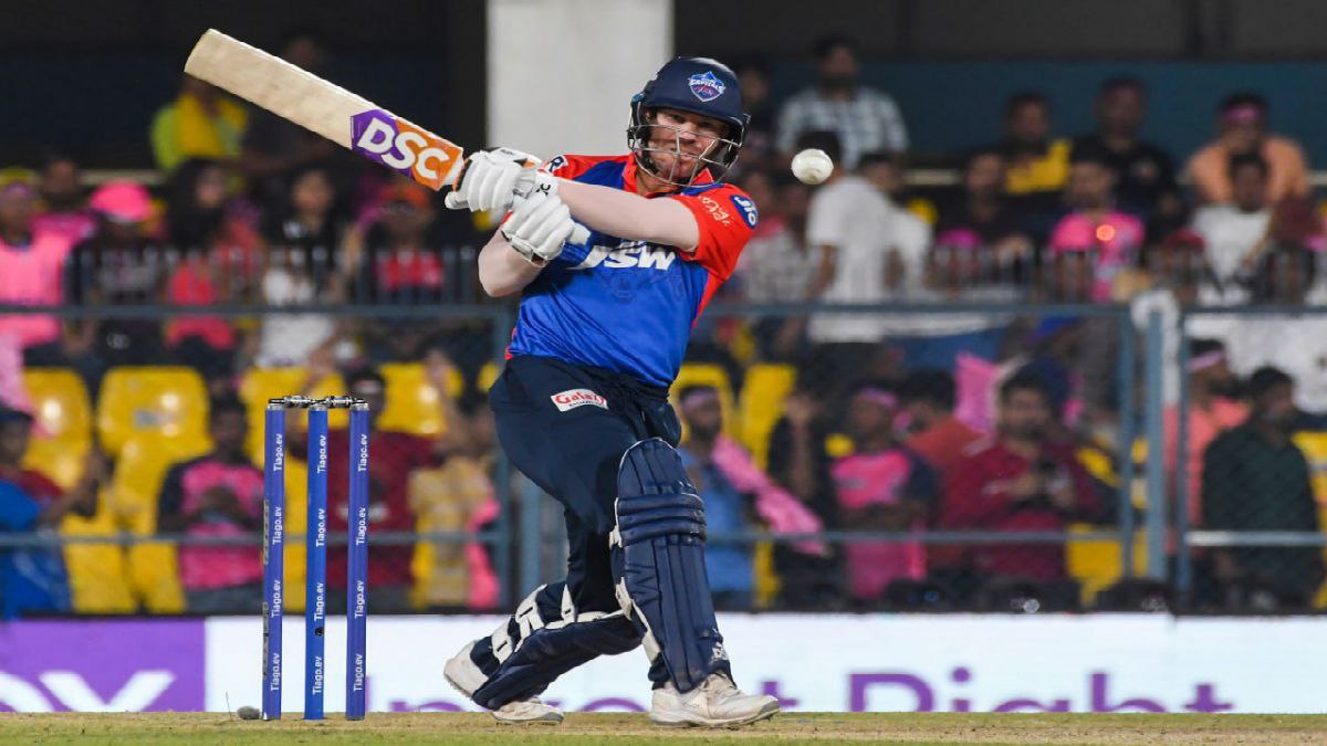 একা কুম্ভ রক্ষার মরিয়া চেষ্টা ওয়ার্নারের
