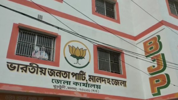 বিজেপি ছেড়ে দলবদলু আখ্যা
