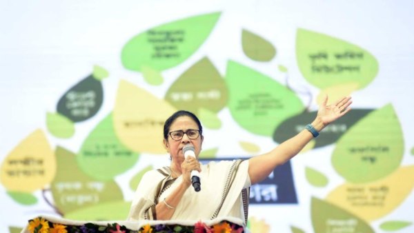 বন্দুক নিয়ে এমন নাচ তো সিপিএম করতো