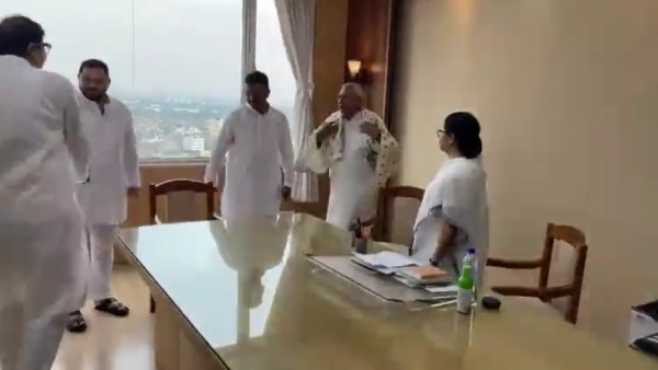 তেজস্বীকে সঙ্গে নিয়ে কলকাতায় পা রাখলেন নীতীশ