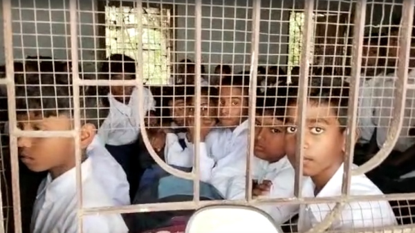 মালদহের স্কুলে পিস্তল-অ্যাসিড বোমা হাতে শাসানি যুবকের মালদহের স্কুলে পিস্তল-অ্যাসিড বোমা হাতে শাসানি যুবকের