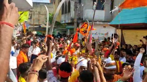 নিরাপত্তা উপেক্ষা করে ওই মিছিল কীভাবে বের হল