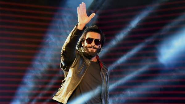 মদ খান না তিনি মদ খান না তিনি