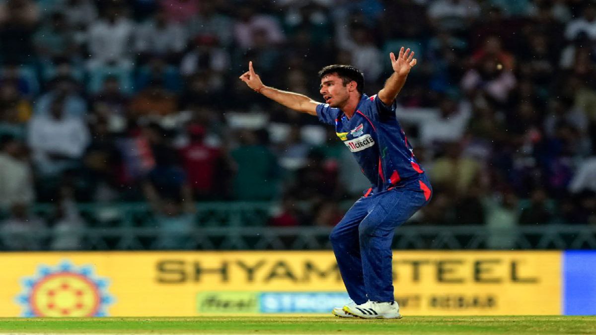 লখনউয়ের নিয়ন্ত্রিত বোলিং
