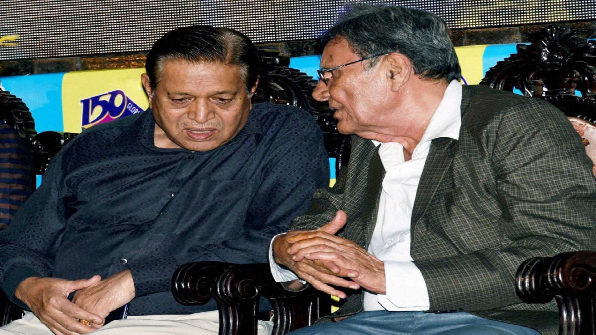 অস্ট্রেলিয়া সিরিজে অভিষেক অস্ট্রেলিয়া সিরিজে অভিষেক