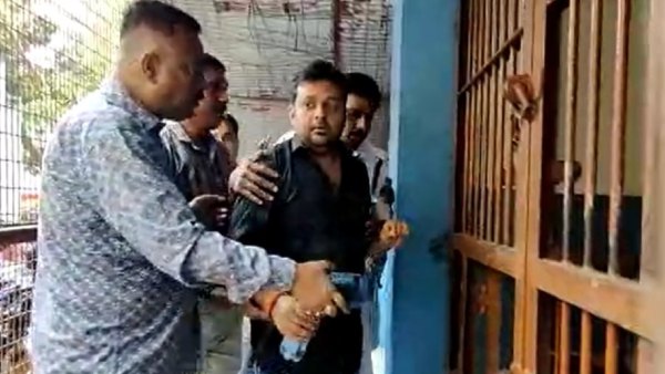 কুন্তল-শান্তনুর গ্রেফতারে কতটা ক্ষয় সংগঠনে! হুগলির নেতৃত্বকে জরুরি তলব মমতার 