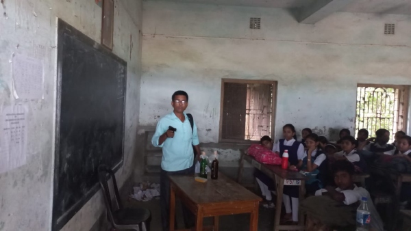 মালদহে পড়ুয়াদের বাঁচালেন কে? প্রশংসায় পুলিশমন্ত্রীও মালদহে পড়ুয়াদের বাঁচালেন কে? প্রশংসায় পুলিশমন্ত্রীও
