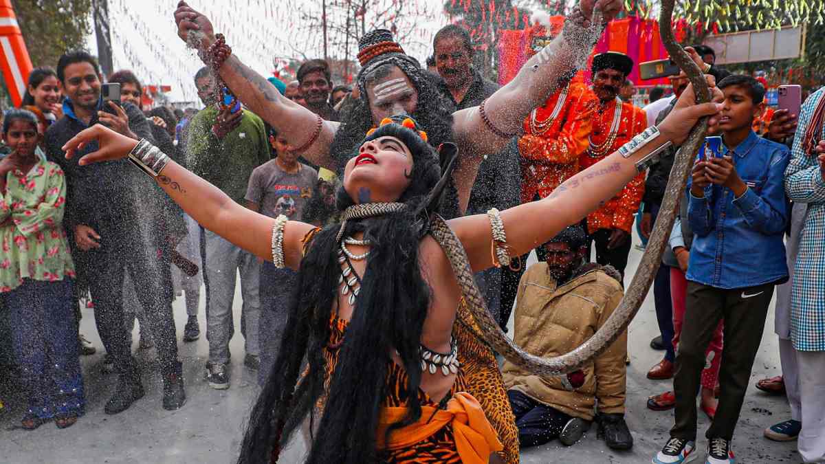 নীলপুজোর দিন নীলষষ্ঠী পুজো হয় কেন