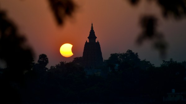 গ্রহণের নেটিবাচক প্রভাব দূর করতে কী করবেন
