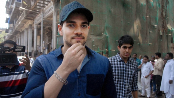 জিয়া খানের আত্মহত্যার ঘটনায় বেকসুর খালাস হলেন সূরজ পাঞ্চোলি