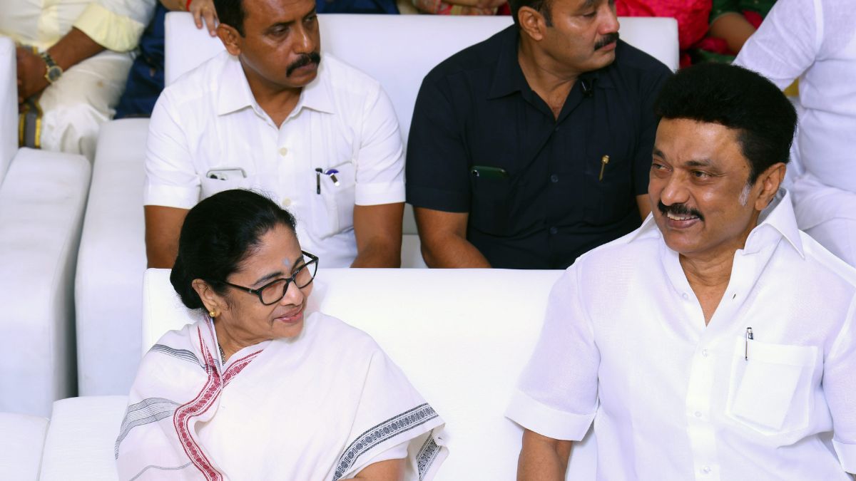 সমর্থন জানিয়ে স্টালিনকে ফোন মমতার! সমর্থন জানিয়ে স্টালিনকে ফোন মমতার!