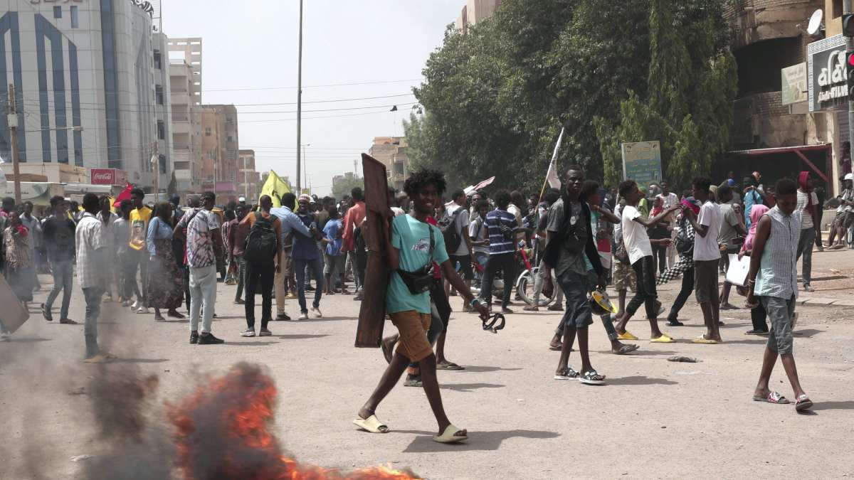 সেনা বনাম আধাসেনা লড়াই