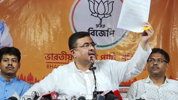 মুখ্যমন্ত্রীর কোনো মুখোশের অস্তিত্ব থাকবে না মুখ্যমন্ত্রীর কোনো মুখোশের অস্তিত্ব থাকবে না