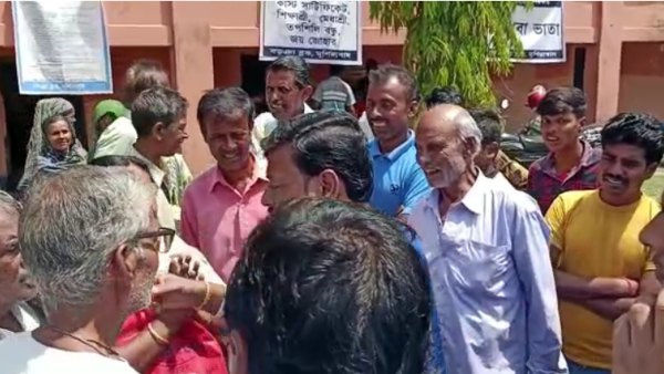 তৃণমূল বিধায়ক দুয়ারে সরকার পরিদর্শনে আসতেই চোর চোর স্লোগান, উত্তেজনা