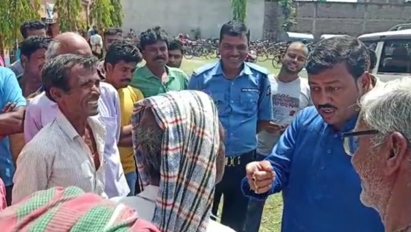 তৃণমূল বিধায়ক দুয়ারে সরকার পরিদর্শনে আসতেই চোর চোর স্লোগান, উত্তেজনা
