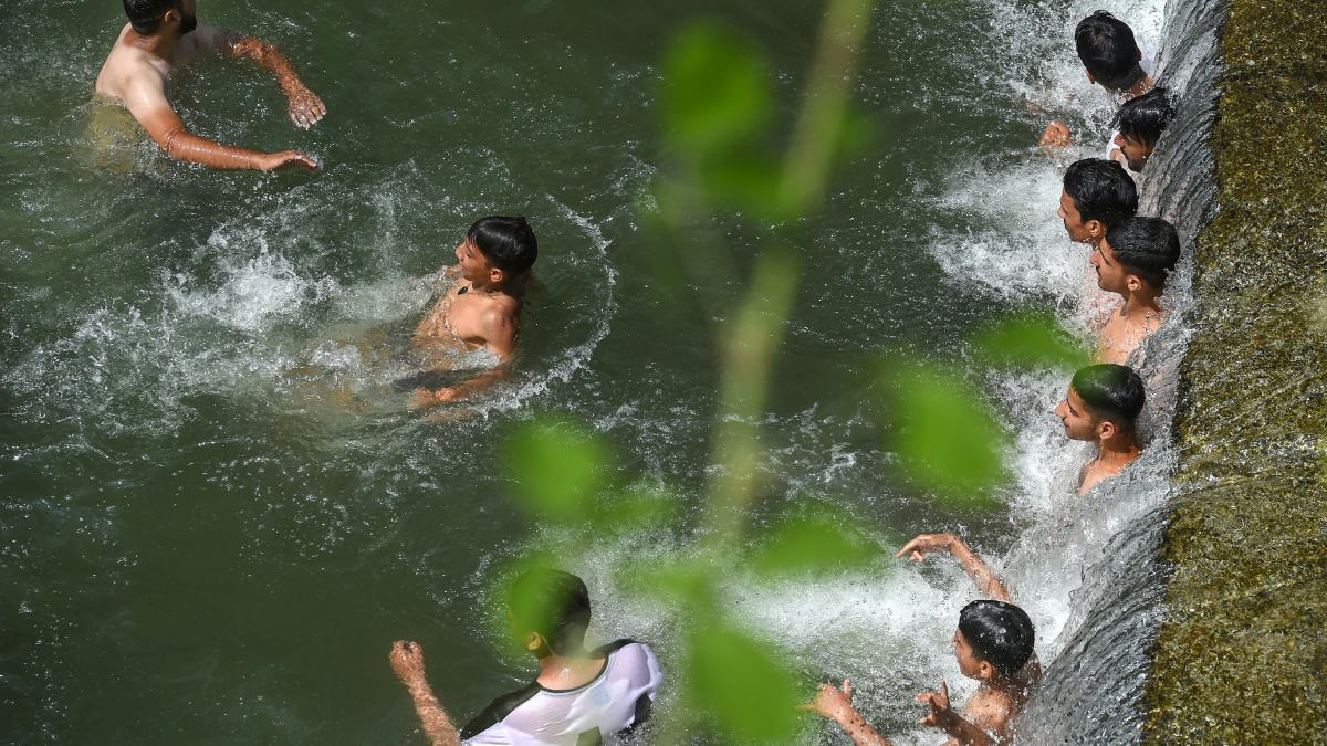 তাপপ্রবাহে নাভিশ্বাস