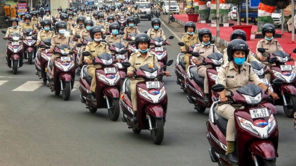 থানায় সিসিটিভি এবং মহিলা হেল্প ডেস্ক